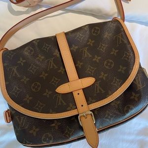 LOUIS VUITTON Saumar 30 Medium Monogram Crossbody